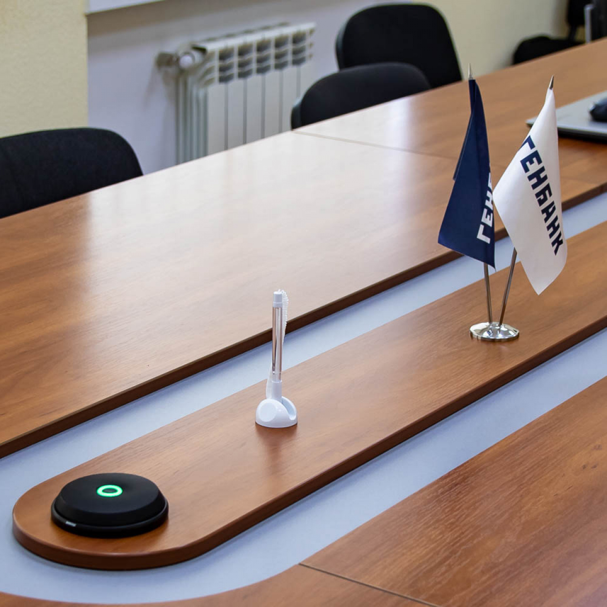 Модернизация переговорной комнаты с микрофонами граничного слоя